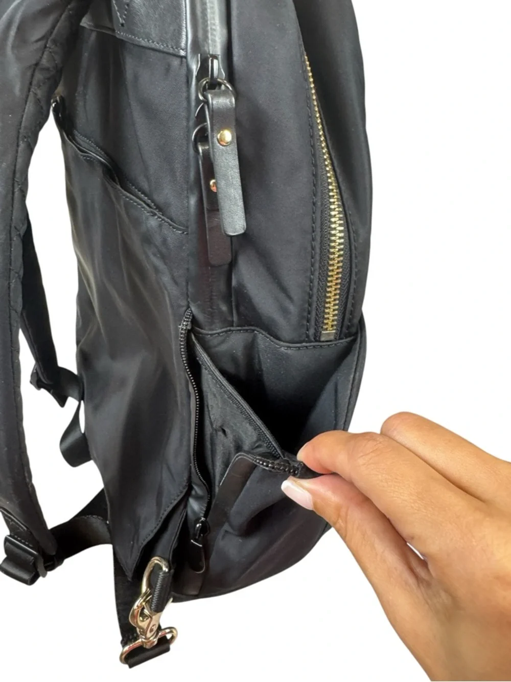 Lo & Sons Original Rowledge Black Nylon & Leather Travel Tote Backpack - Picture 4 of 16